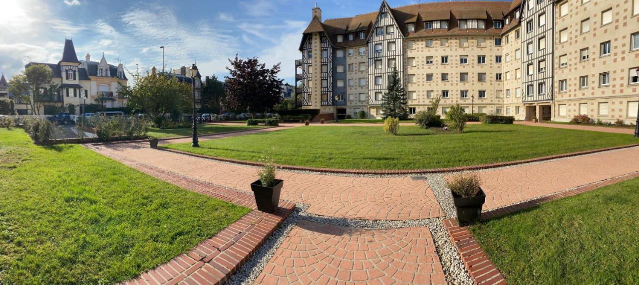Le Deauvillais Deauville Exterior photo
